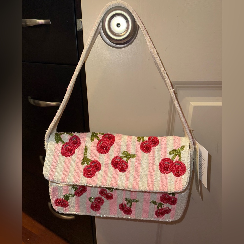 🍒🌸 NWT Adorable Summer Cherry Beaded Bag! 🎀✨